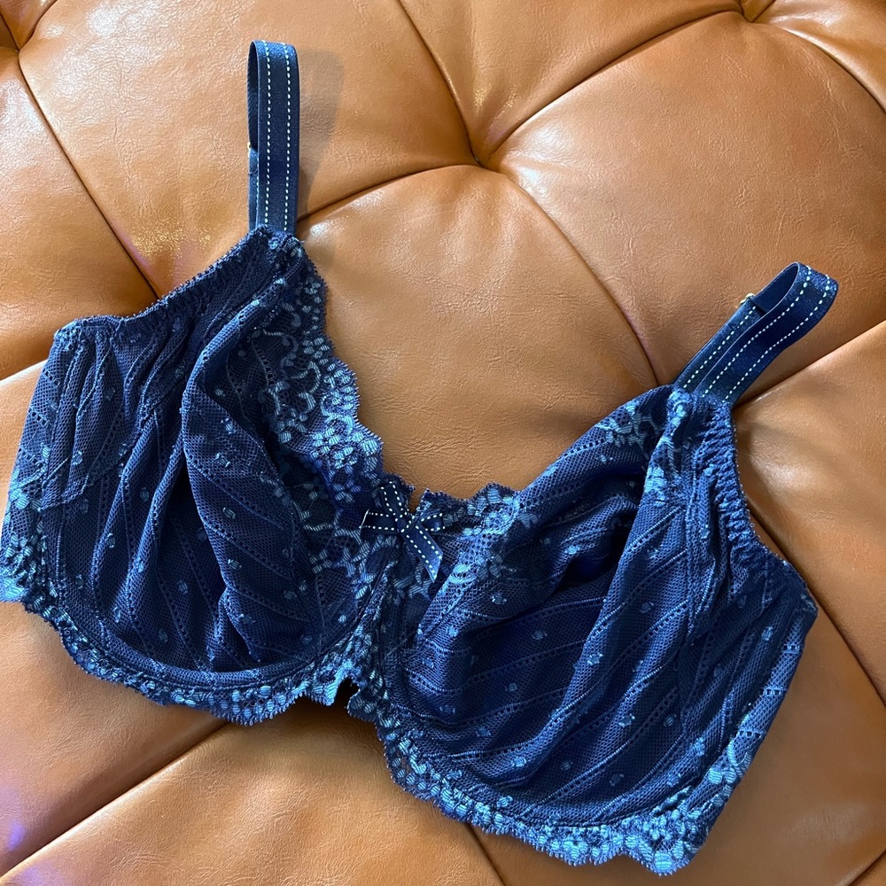 Chantelle Black Bra- LIKE NEW